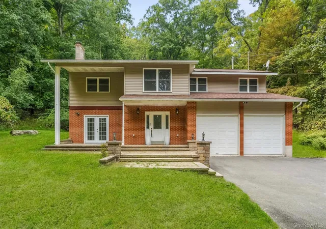 Photo 3 of Single family home for sale at 323 Roosa Gap Rd, Mamakating, NY 12721 | MLS# 1054553 | Listing updated on 2026-10-04
