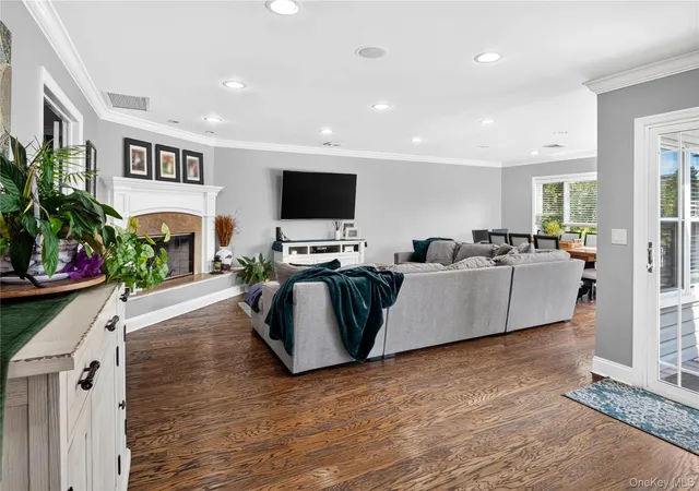 Photo 4 of Single family home for sale at 125 Pace Dr S, Islip, NY 11795 | MLS# 1054565 | Listing updated on 2026-10-01