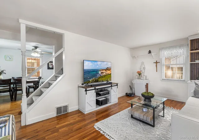 Photo 4 of Single family home for sale at 305 White Rd, North Hempstead, NY 11501 | MLS# 1054573 | Listing updated on 2026-09-26