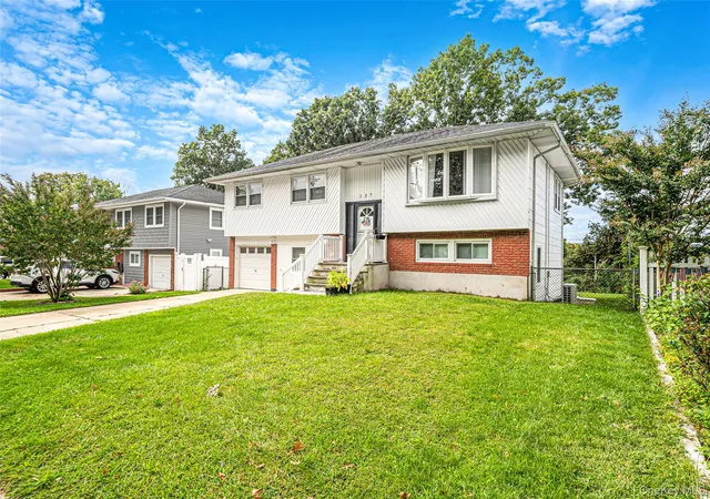 Photo 2 of Single family home for sale at 127 Iceland Dr, Huntington, NY 11746 | MLS# 1054577 | Listing updated on 2026-09-30