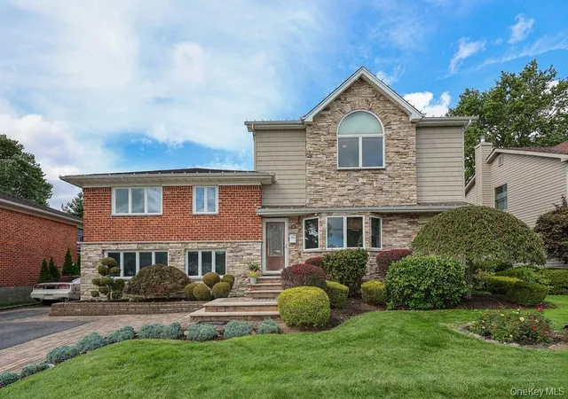 Photo 1 of Single family home for sale at 21 Kathleen E, Oyster Bay, NY 11791 | MLS# 1054579 | Listing updated on 2026-10-04