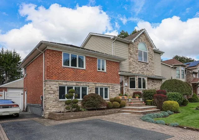 Photo 3 of Single family home for sale at 21 Kathleen E, Oyster Bay, NY 11791 | MLS# 1054579 | Listing updated on 2026-10-04