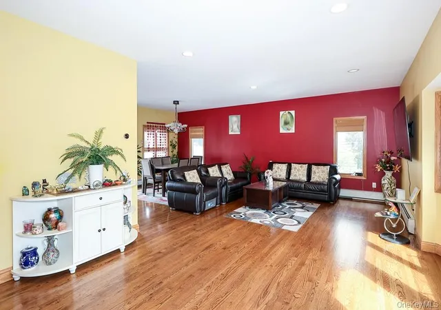 Photo 3 of Single family home for sale at 21 Kathleen E, Oyster Bay, NY 11791 | MLS# 1054579 | Listing updated on 2026-10-04