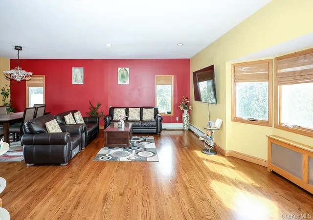 Photo 4 of Single family home for sale at 21 Kathleen E, Oyster Bay, NY 11791 | MLS# 1054579 | Listing updated on 2026-10-04