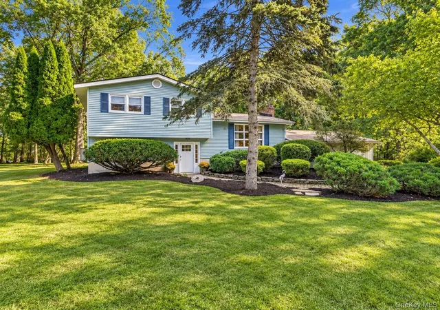 Photo 2 of Single family home for sale at 572 Beattie Rd, New Windsor, NY 12575 | MLS# 1054602 | Listing updated on 2026-10-03