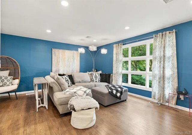 Photo 4 of Single family home for sale at 572 Beattie Rd, New Windsor, NY 12575 | MLS# 1054602 | Listing updated on 2026-10-03