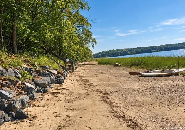 Photo 4 of Single family home for sale at 89 Harbor Rd, Smithtown, NY 11780 | MLS# 1054624 | Listing updated on 2026-09-30