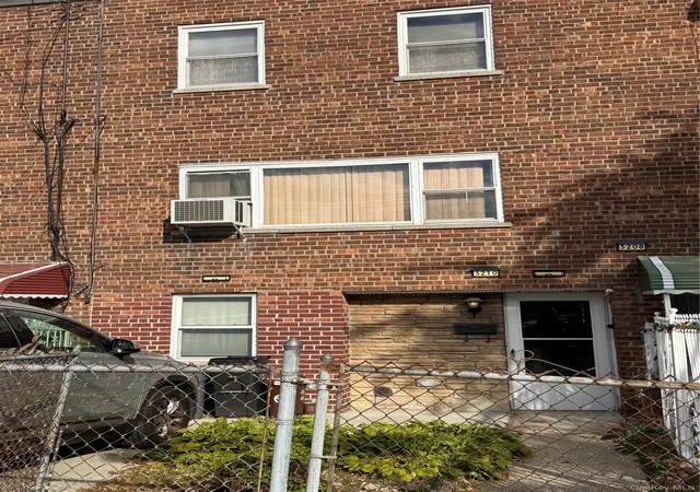 Photo 1 of Single family home for sale at 3210 Tenbroeck Ave, New York, NY 10469 | MLS# 1054643 | Listing updated on 2026-09-23