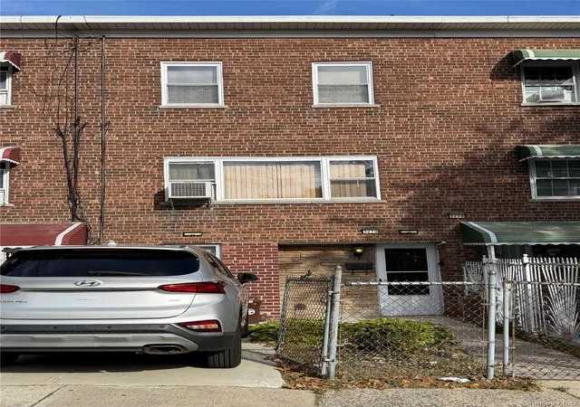 Photo 2 of Single family home for sale at 3210 Tenbroeck Ave, New York, NY 10469 | MLS# 1054643 | Listing updated on 2026-09-23