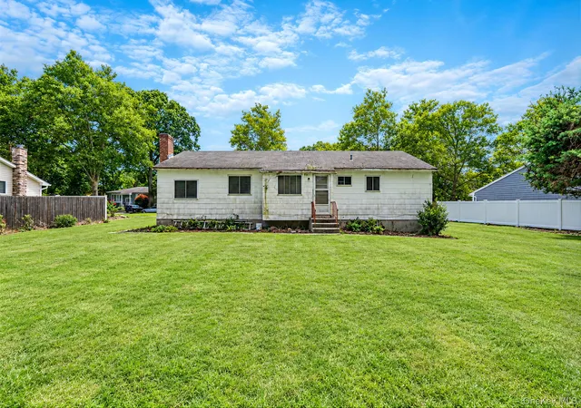 Photo 2 of Single family home for sale at 3 June St, Smithtown, NY 11788 | MLS# 1054645 | Listing updated on 2026-09-24