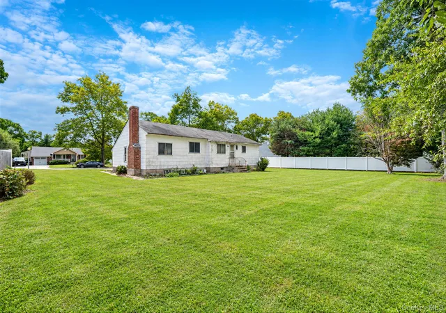 Photo 3 of Single family home for sale at 3 June St, Smithtown, NY 11788 | MLS# 1054645 | Listing updated on 2026-09-24