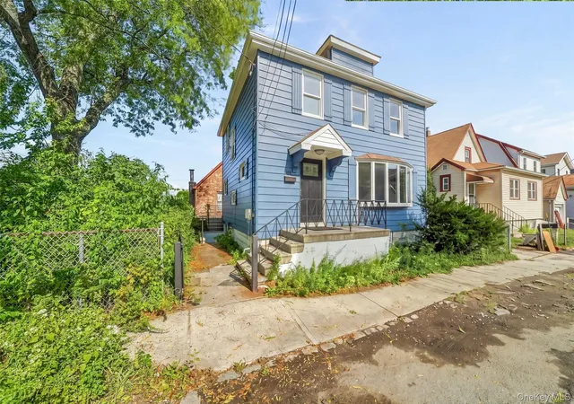 Photo 2 of Single family home for sale at 3079 Fearn Pl, New York, NY 10465 | MLS# 1054664 | Listing updated on 2026-10-01