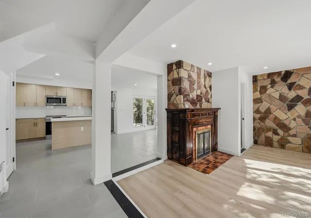 Photo 3 of Single family home for sale at 3079 Fearn Pl, New York, NY 10465 | MLS# 1054664 | Listing updated on 2026-10-01