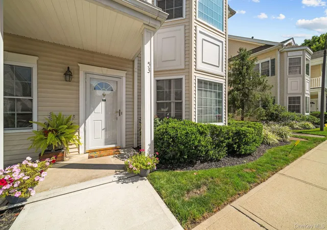 Photo 3 of Condo for sale at 53 Autumn Dr, Oyster Bay, NY 11803 | MLS# 1054684 | Listing updated on 2026-10-04