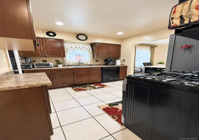 Photo 4 of Single family home for sale at 1312 Park Ave, Hempstead, NY 11040 | MLS# 1054686 | Listing updated on 2026-09-24