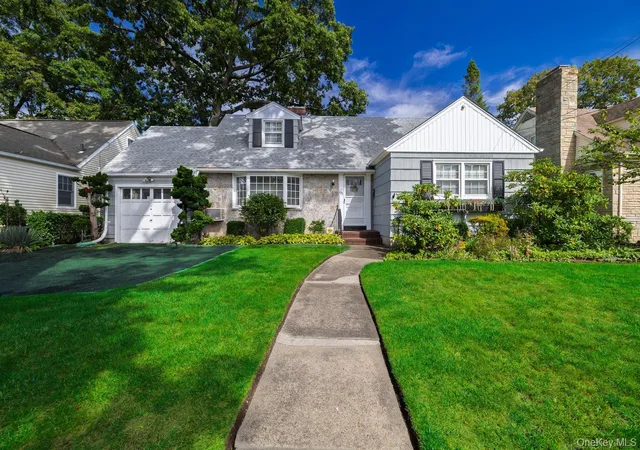 Photo 1 of Single family home for sale at 175 E Carpenter St, Hempstead, NY 11580 | MLS# 1054694 | Listing updated on 2026-10-04