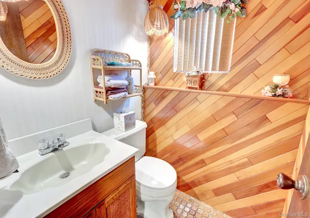 Photo 22 of Single family home for sale at 820 N Hamilton Ave, Babylon, NY 11757 | MLS# 1054695 | Listing updated on 2026-10-04