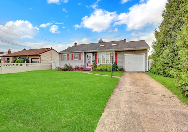 Photo 2 of Single family home for sale at 820 N Hamilton Ave, Babylon, NY 11757 | MLS# 1054695 | Listing updated on 2026-10-01