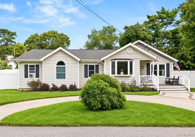 Single family home for sale at 5 Charles Ct, Smithtown, NY 11779 | MLS# 1054696