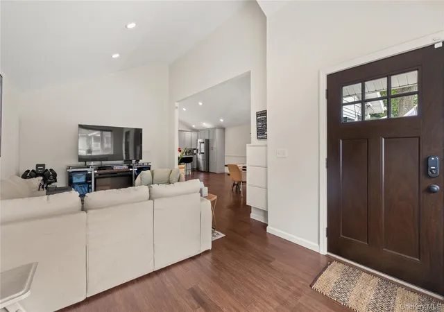 Photo 1 of Single family home for sale at 5 Charles Ct, Smithtown, NY 11779 | MLS# 1054696 | Listing updated on 2026-09-30