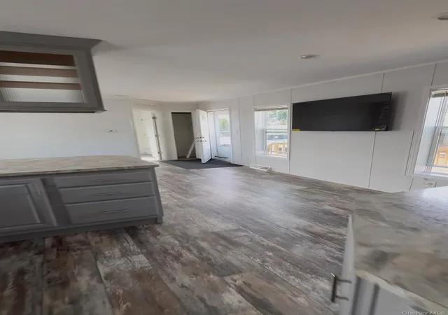 Photo 3 of Manufactured home for sale at 150 Main St #1A, Islip, NY 11751 | MLS# 1054700 | Listing updated on 2026-10-01