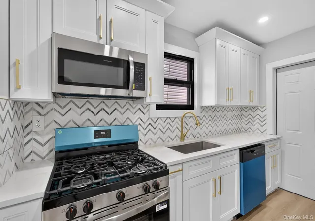 Photo 3 of Single family home for sale at 777 E 225th Street, New York, NY 10466 | MLS# 1054705 | Listing updated on 2026-09-24
