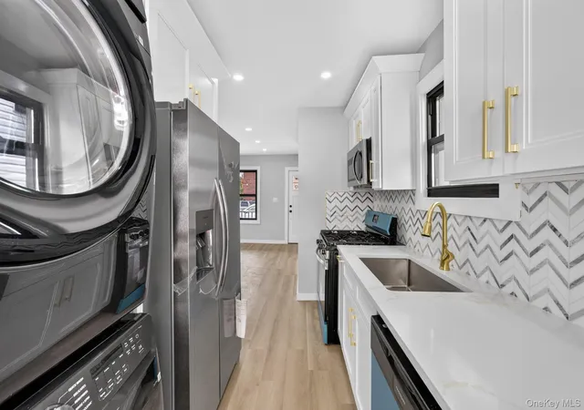Photo 3 of Single family home for sale at 777 E 225th Street, New York, NY 10466 | MLS# 1054705 | Listing updated on 2026-09-24