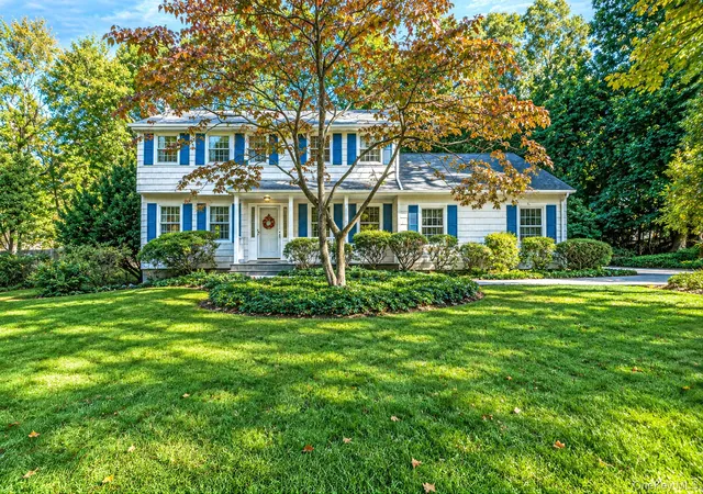 Single family home for sale at 4 Middlesex Pl, Huntington, NY 11768 | MLS# 1054725
