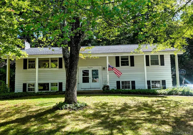 Photo 1 of Single family home for sale at 28 Robert Dr, Hyde Park, NY 12538 | MLS# 1054727 | Listing updated on 2026-09-27