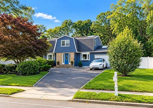 Single family home for sale at 815 Expressway Dr N, Brookhaven, NY 11763 | MLS# 1054730
