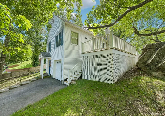 Photo 3 of Single family home for sale at 417 Echo Ave, Brookhaven, NY 11789 | MLS# 1054744 | Listing updated on 2026-09-28