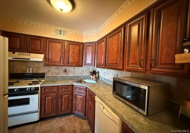 Photo 3 of Condo for sale at 196 Fairview Cir, Brookhaven, NY 11953 | MLS# 1054746 | Listing updated on 2026-09-26