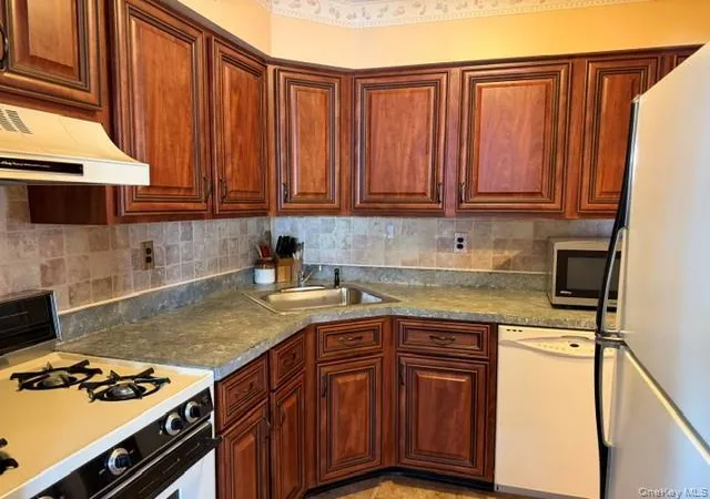 Photo 3 of Condo for sale at 196 Fairview Cir, Brookhaven, NY 11953 | MLS# 1054746 | Listing updated on 2026-09-26