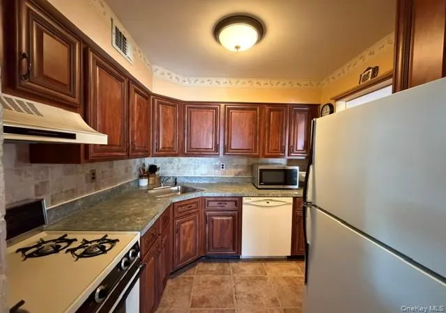 Photo 4 of Condo for sale at 196 Fairview Cir, Brookhaven, NY 11953 | MLS# 1054746 | Listing updated on 2026-09-26
