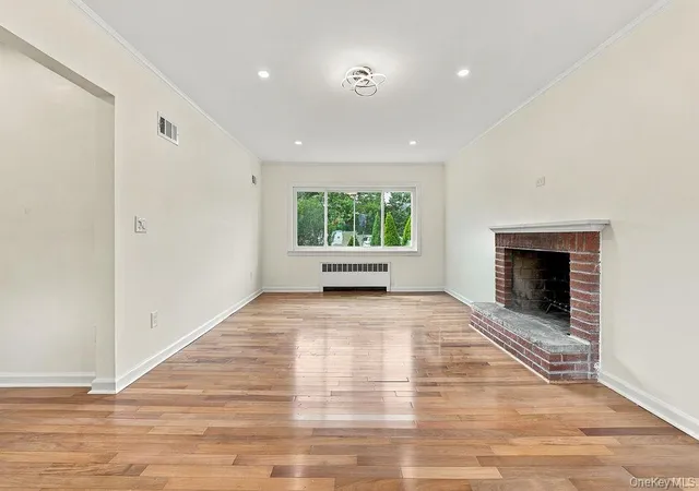 Photo 3 of Single family home for sale at 84 Middle Neck Rd, North Hempstead, NY 11576 | MLS# 1054753 | Listing updated on 2026-09-26