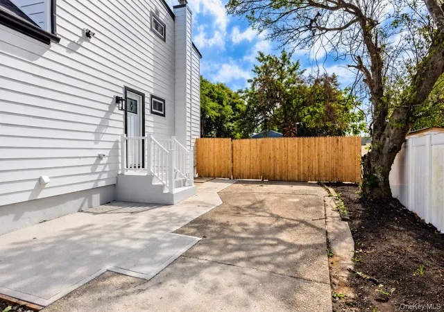 Photo 4 of Single family home for sale at 64 Yarnell St, Islip, NY 11717 | MLS# 1054761 | Listing updated on 2026-09-30
