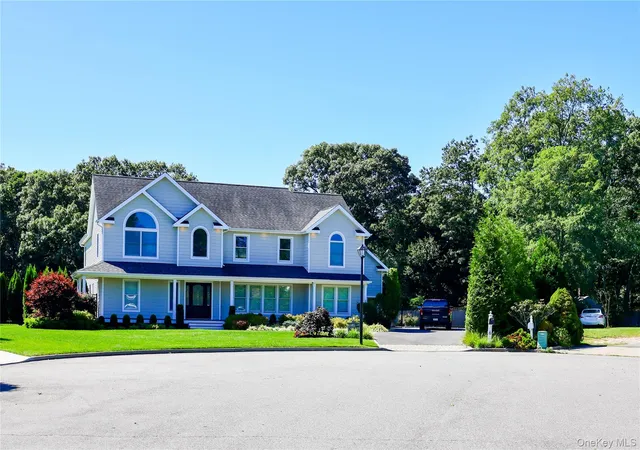 Photo 3 of Sale Pending at 6 Magnolia Ct, Brookhaven, NY 11940 | MLS# 1054767 | Listing updated on 2026-10-02