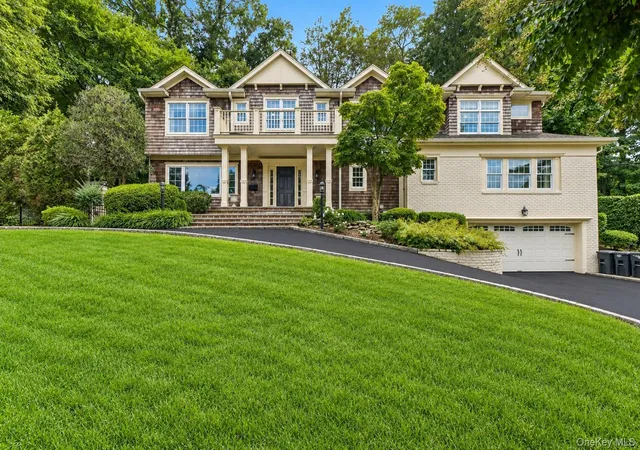 Photo 2 of Single family home for sale at 40 Poplar Dr, North Hempstead, NY 11576 | MLS# 1054771 | Listing updated on 2026-09-27