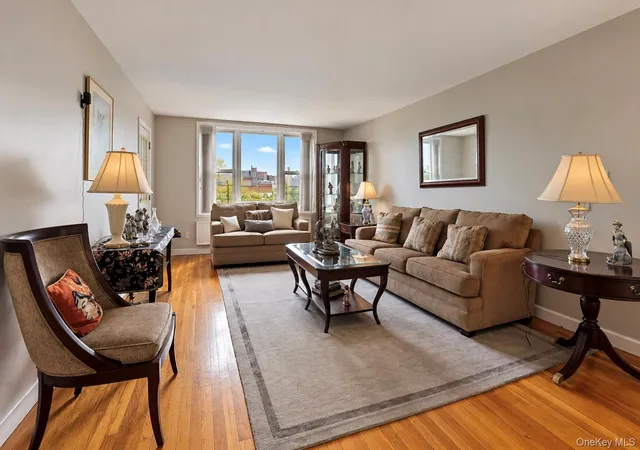 Listing Photo 2 - Condo for sale in building located at 2750 Johnson Ave, New York, NY 10463 - Unit #6J
