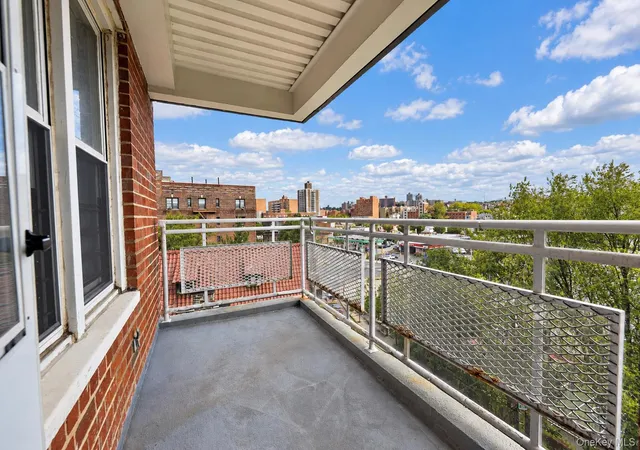 Listing Photo 4 - Condo for sale in building located at 2750 Johnson Ave, New York, NY 10463 - Unit #6J