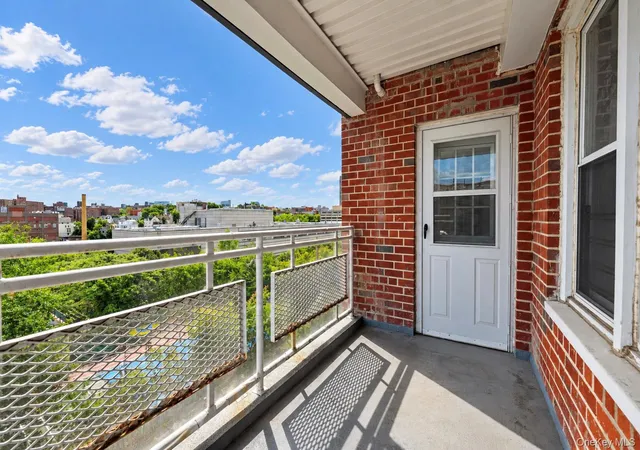 Listing Photo 5 - Condo for sale in building located at 2750 Johnson Ave, New York, NY 10463 - Unit #6J