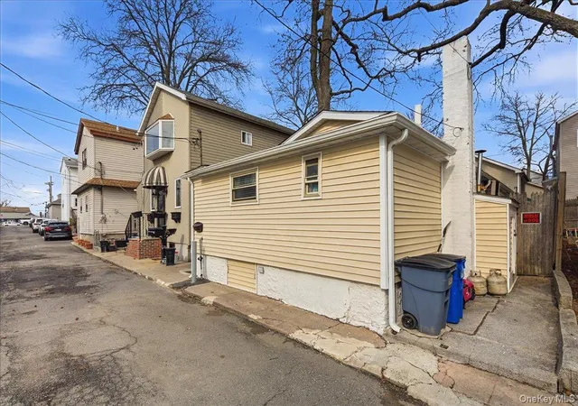 Photo 2 of Condo for sale at 133b Edgewater Park #133B, New York, NY 10465 | MLS# 1054829 | Listing updated on 2026-10-01