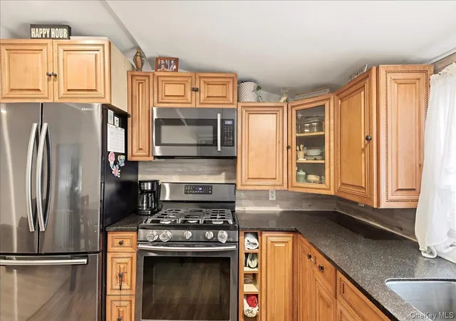 Photo 4 of House for sale at 133b Edgewater Park #133B, New York, NY 10465 | MLS# 1054829 | Listing updated on 2026-10-01