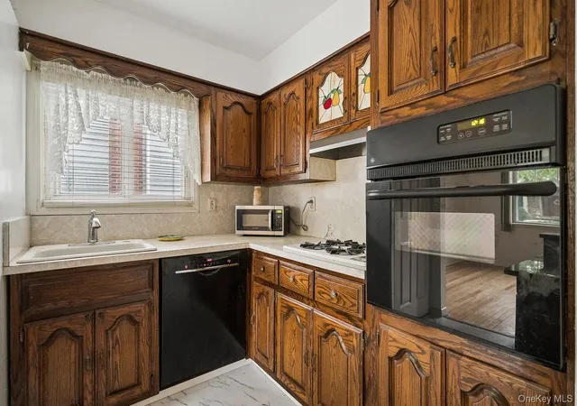 Photo 3 of Multi family home for sale at 41 Margaretta Ct, New York, NY 10314 | MLS# 1054835 | Listing updated on 2026-10-03