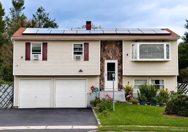Photo 1 of Single family home for sale at 37 Island, Islip, NY 11717 | MLS# 1054845 | Listing updated on 2026-10-01