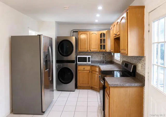 Photo 4 of Single family home for sale at 37 Island, Islip, NY 11717 | MLS# 1054845 | Listing updated on 2026-10-01