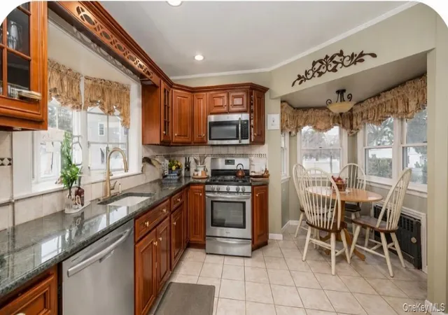 Photo 4 of Single family home for sale at 18 Yale Pl, Hempstead, NY 11563 | MLS# 1054853 | Listing updated on 2026-10-01