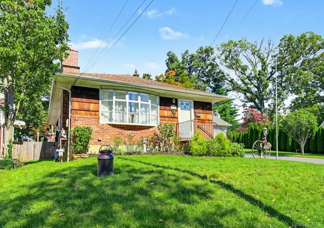 Photo 1 of Single family home for sale at 112 North St, Locust Valley, NY 11560 | MLS# 1054854 | Listing updated on 2026-10-11