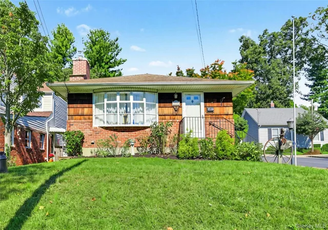 Photo 2 of Single family home for sale at 112 North St, Locust Valley, NY 11560 | MLS# 1054854 | Listing updated on 2026-10-11