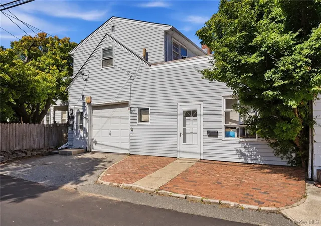 Photo 4 of Single family home for sale at 70 14th Avenue, Oyster Bay, NY 11579 | MLS# 1054858 | Listing updated on 2026-10-06